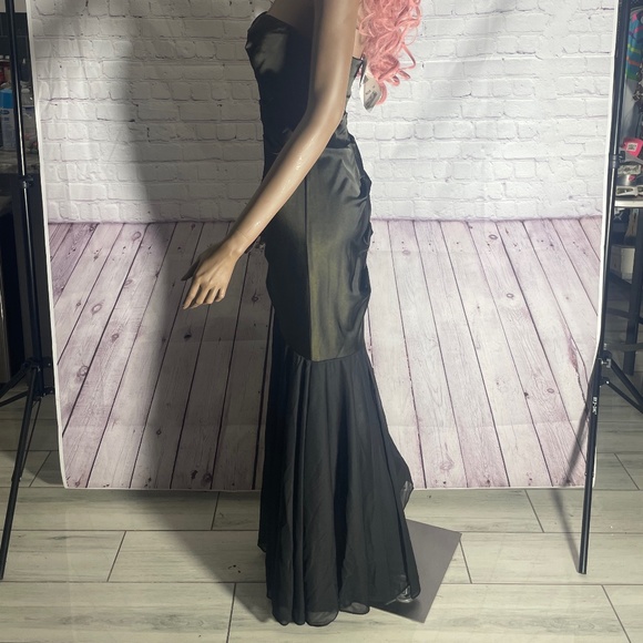 Elegant Xscape Dress by Joanna Chen - Picture 3 of 6